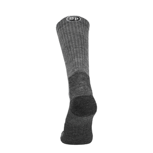 Einzelne graue Merino Wandersocke mit dunkelgrauer Ferse und runder Zehe.