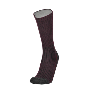 Merino Wandersocke in dunklem Weinrot mit grauer Zehe und Ferse, Seitenansicht