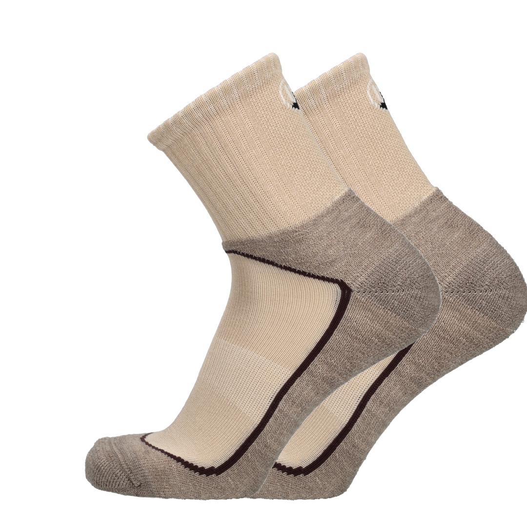 Wandersocken mit beiger Basis, dunkelgrauer Ferse und Zehe, kontrastierende schwarze Paspel