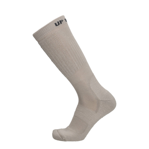 Beige taktische Merino Socke mit Markenlabel oben und geripptem Schaft