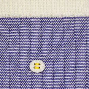 Cosy Merino Socken in Lila und Weiß mit feinen Streifen und hochwertigem Design.