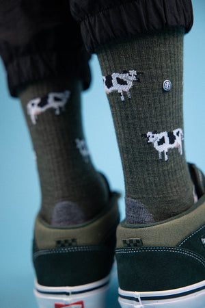 Kuh Merino Wandersocken mit Frotteesohle in grünem Design, bequem und stylisch für Wanderungen.