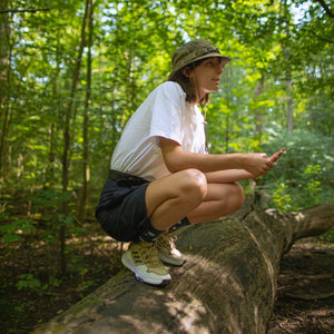 Schaf Merino Wandersocken mit Frotteesohle, grün mit Schafmotiven, ideal für Wandertouren und Komfort.