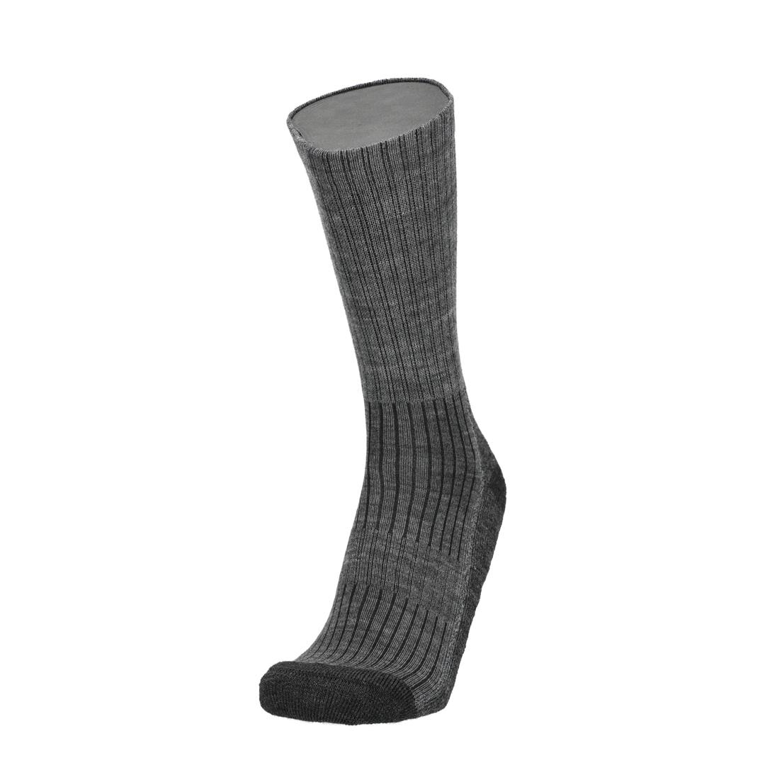 Graue Merino Wandersocke mit dunkelgrauem Zehenrand und geripptem Fußbund.