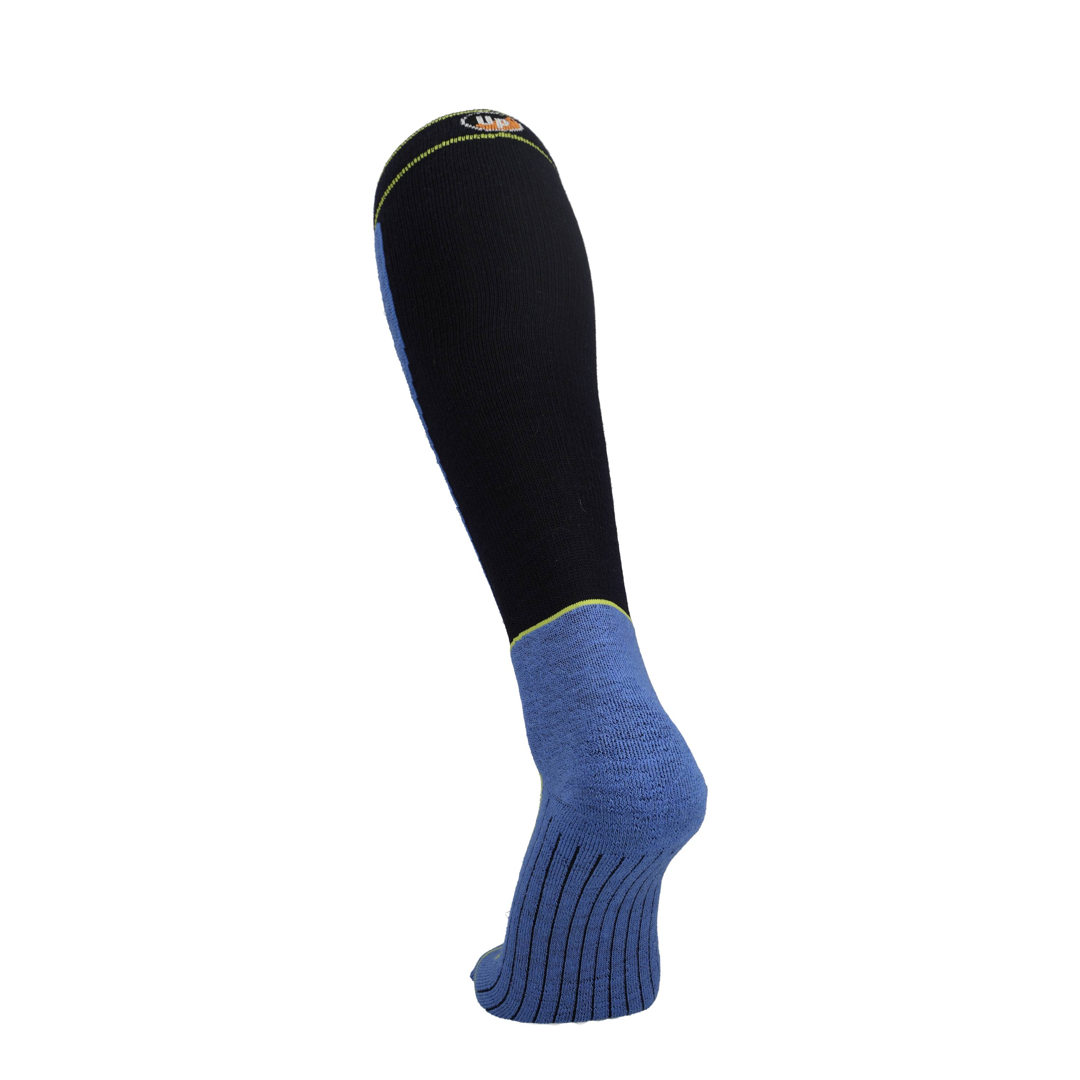 Kniehohe Merino Skisocke schwarz mit blauer Ferse und gelbgrüner Akzentlinie