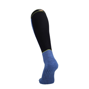Kniehohe Merino Skisocke schwarz mit blauer Ferse und gelbgrüner Akzentlinie