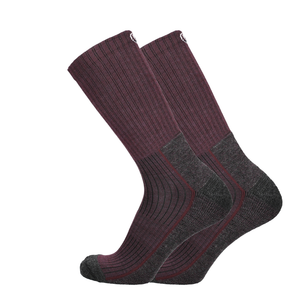 Merino Wandersocken: dunkles Weinrot mit grauer Ferse und Zehen, gerippter Schaft