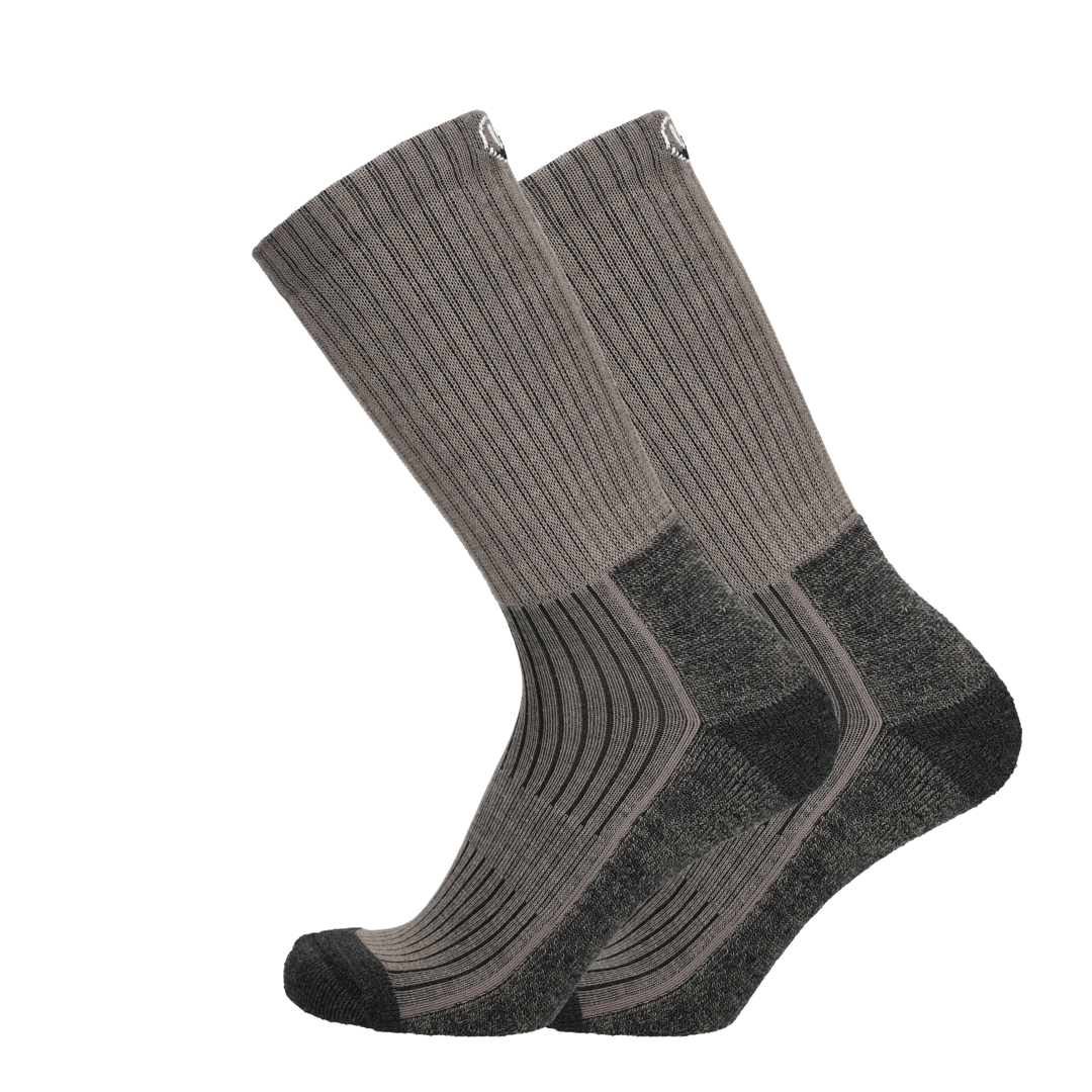 Graue Merino Wandersocke mit ringförmiger Verstärkung an Spann und Ferse.