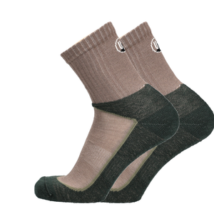 Wandersocken mit hellbeigem Einsatz und dunkel olivgrüner Ferse und Zehe