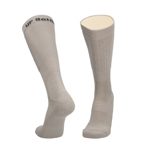 Zwei beige Merino Socken, hohes Crew-Modell mit Markenstreifen oben