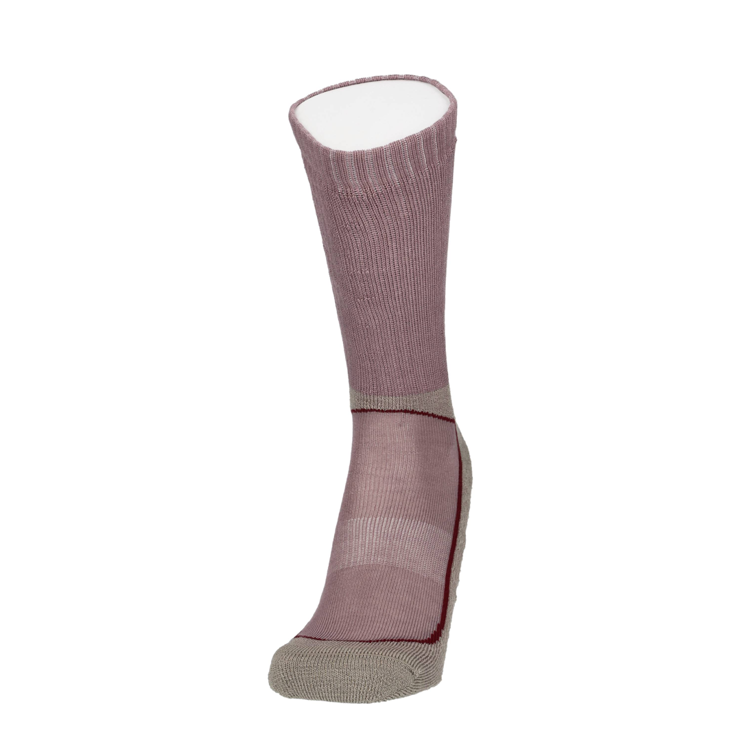 Wandersocken rosa mit bordeauxrotem Kontrasteinsatz über die Rückseite