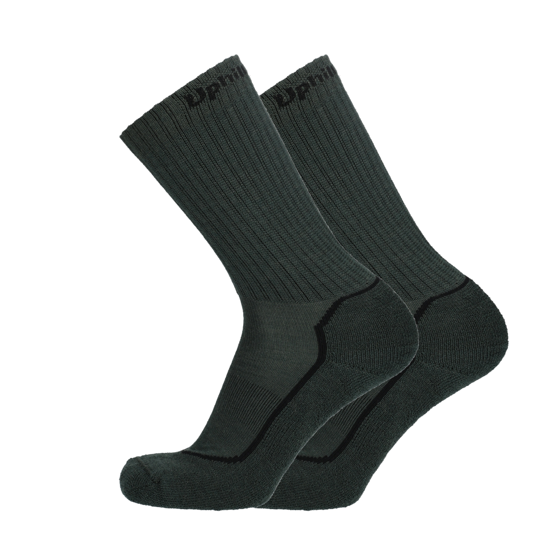 Grüne Merinosocken mit schwarzem Einsatz an Zehe und Ferse und dunkler Fußverstärkung
